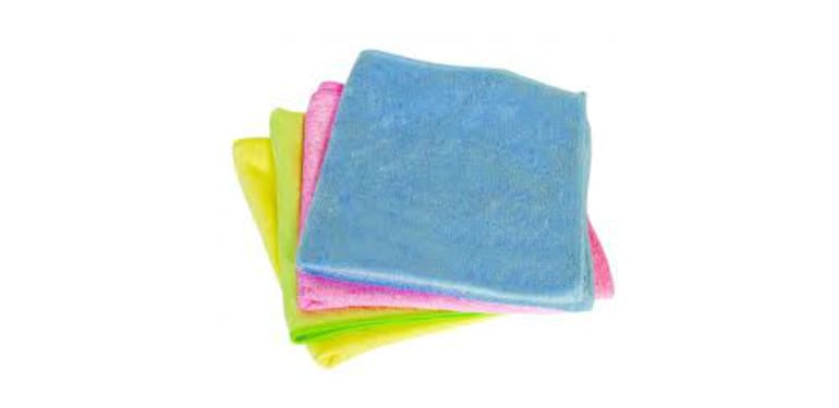 4 kleuren microvezeldoekjes om droog mee schoon te maken. 