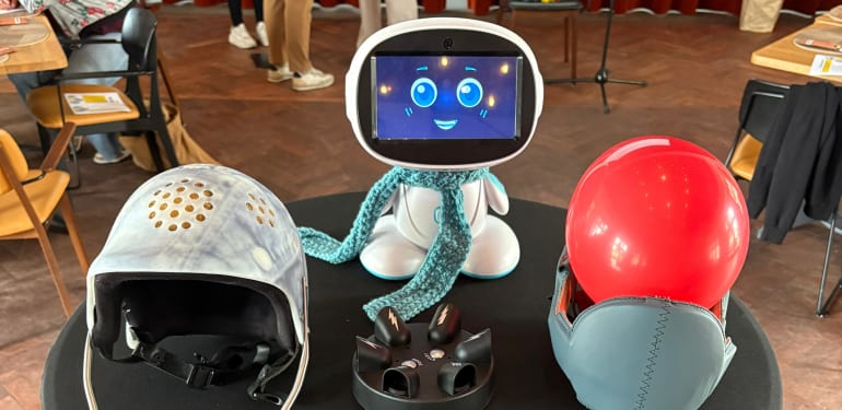 Social Robot Ivy.