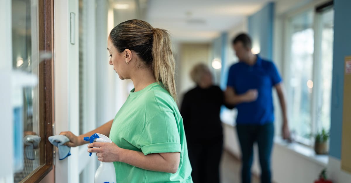 Zo belangrijk is hygiënisch schoonmaken in het verpleeghuis